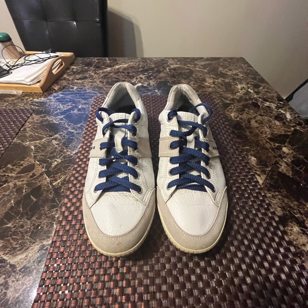Mens Ecco golf shoes size 9.